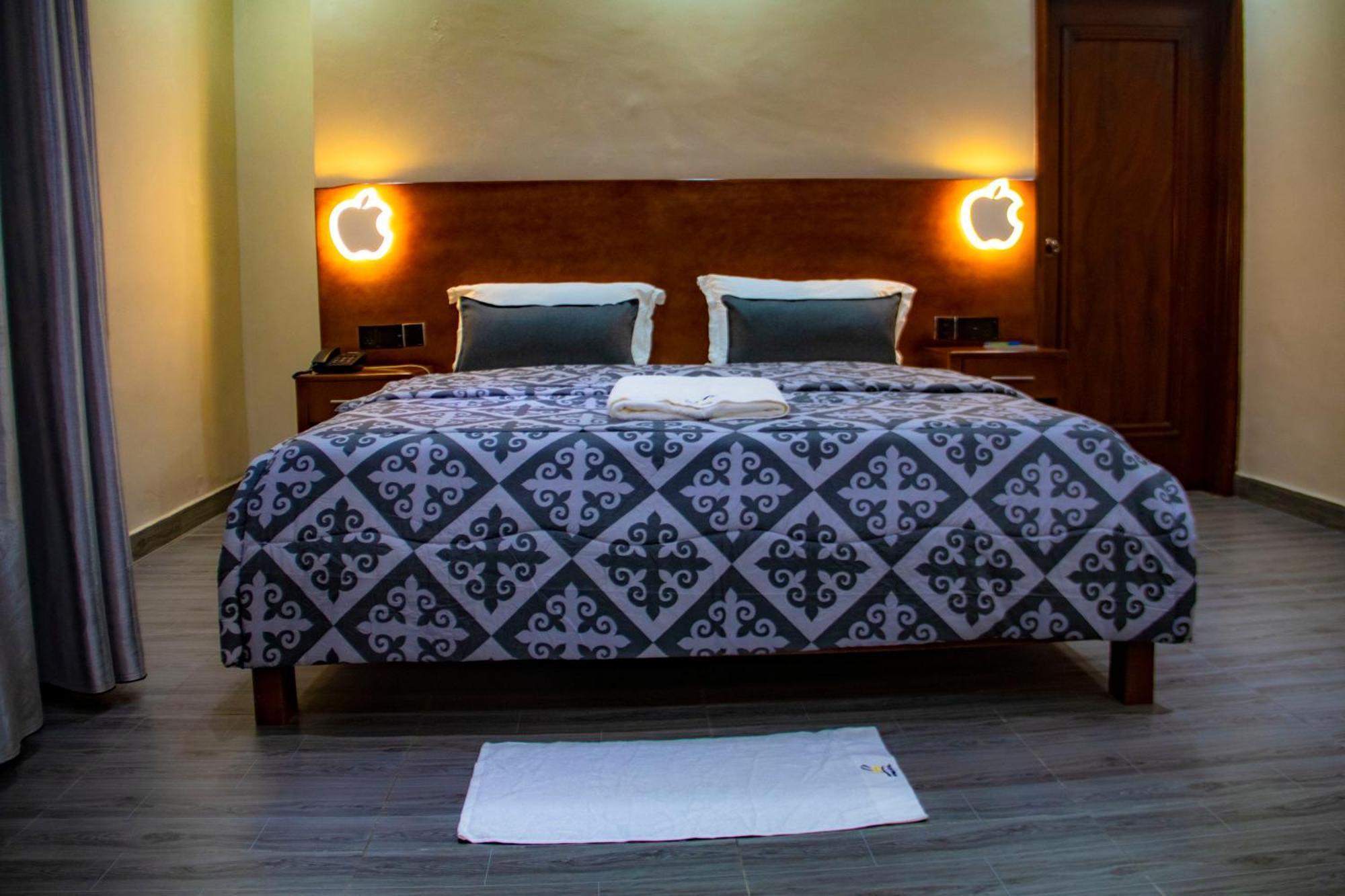 Hotel L'Apero Cotonou Ngoại thất bức ảnh