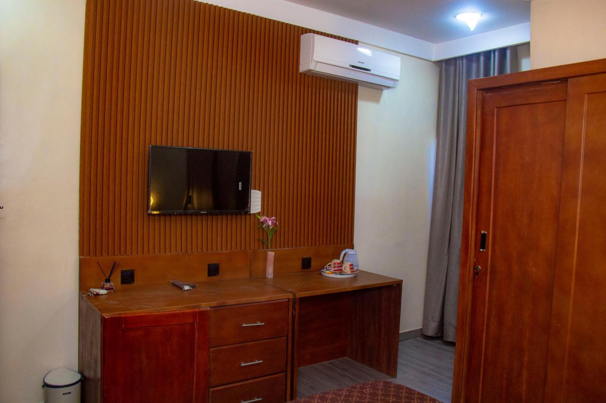 Hotel L'Apero Cotonou Ngoại thất bức ảnh